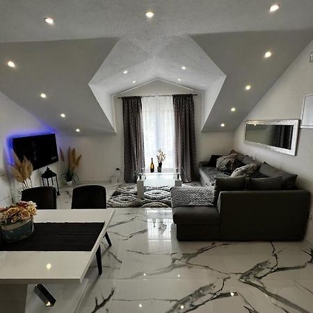 Luxury Apartment Megy Otočac Esterno foto