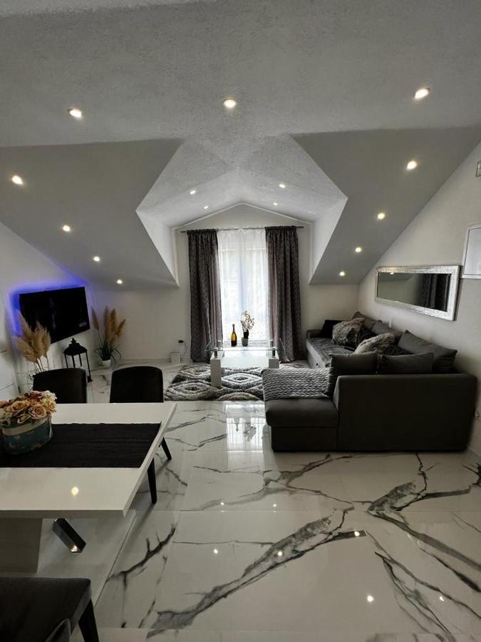 Luxury Apartment Megy Otočac Esterno foto