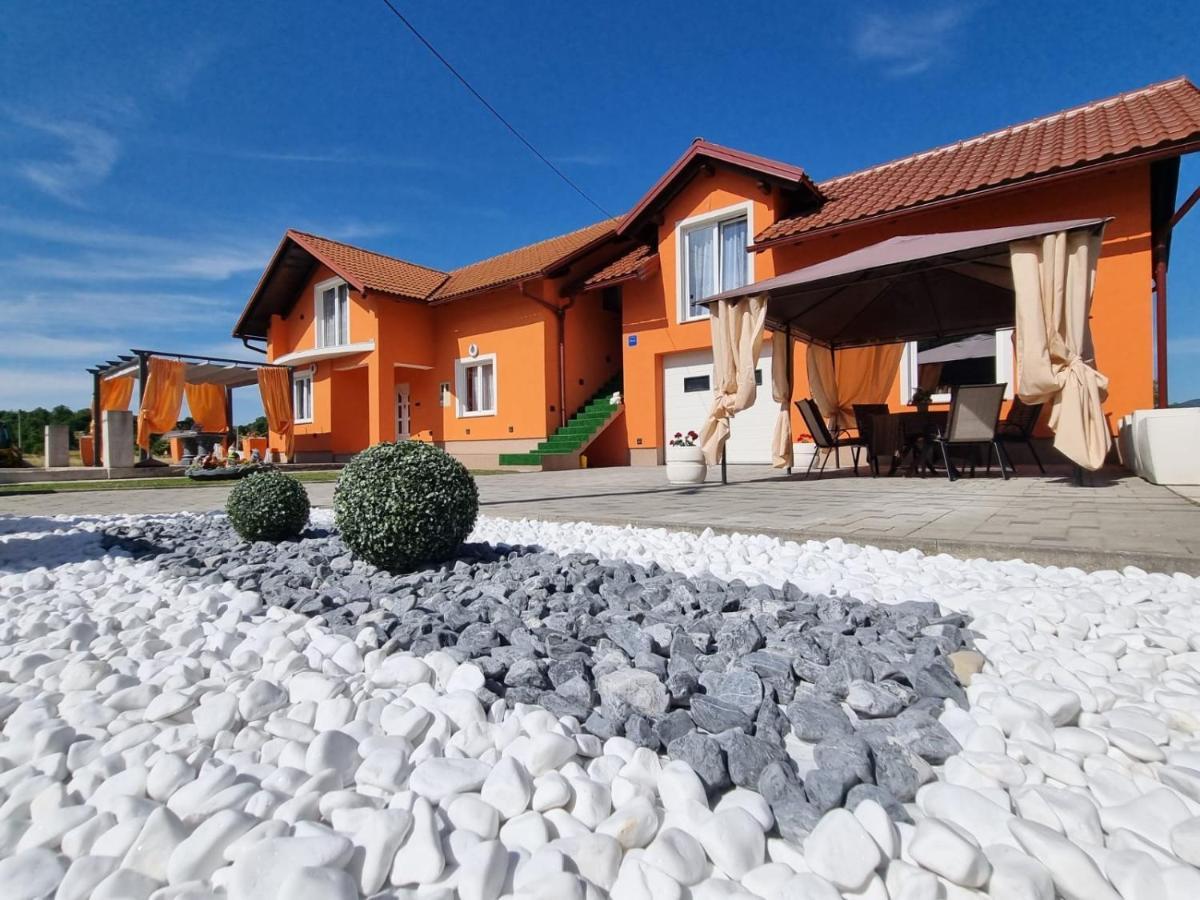 Luxury Apartment Megy Otočac Esterno foto
