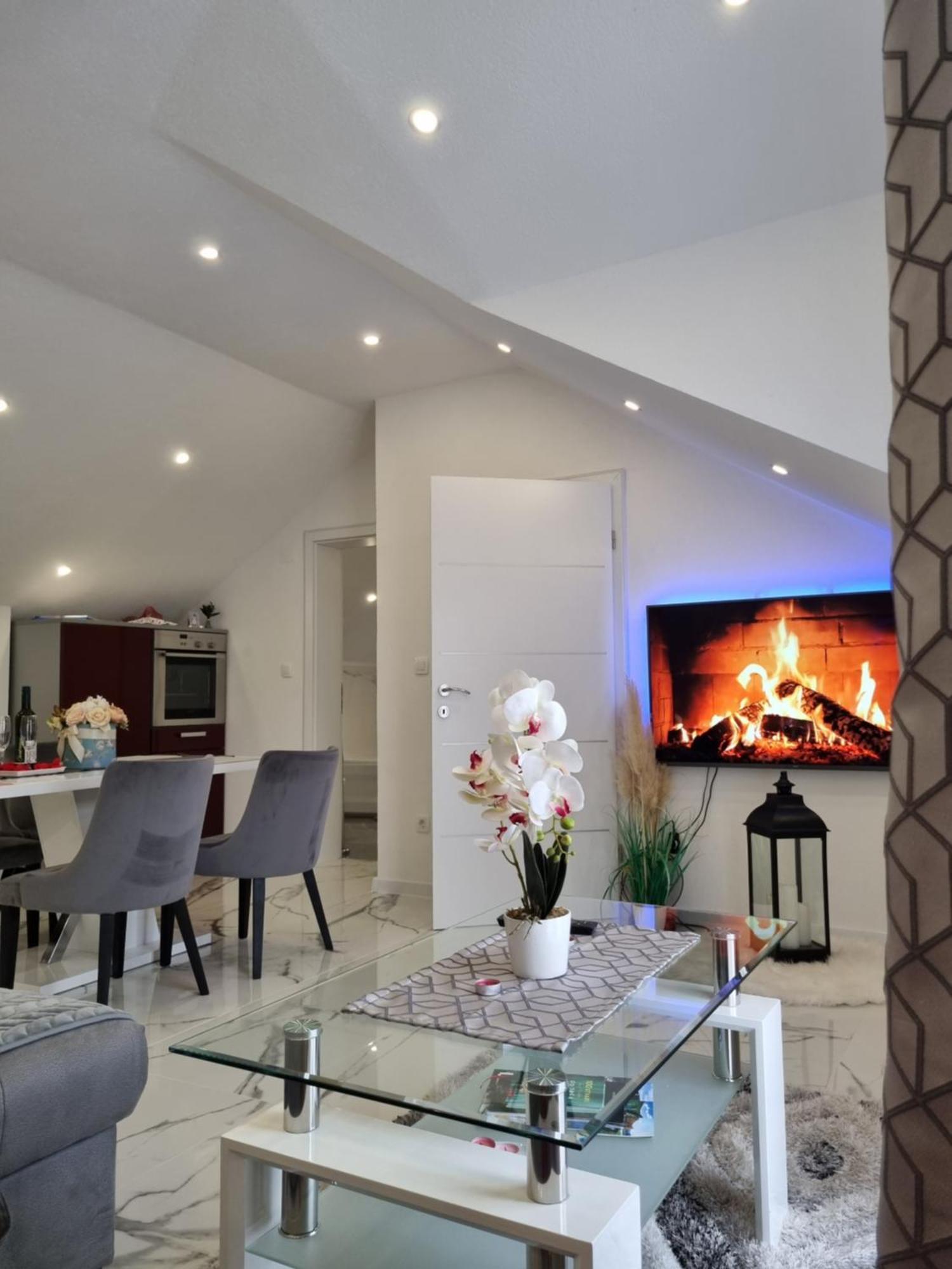 Luxury Apartment Megy Otočac Esterno foto