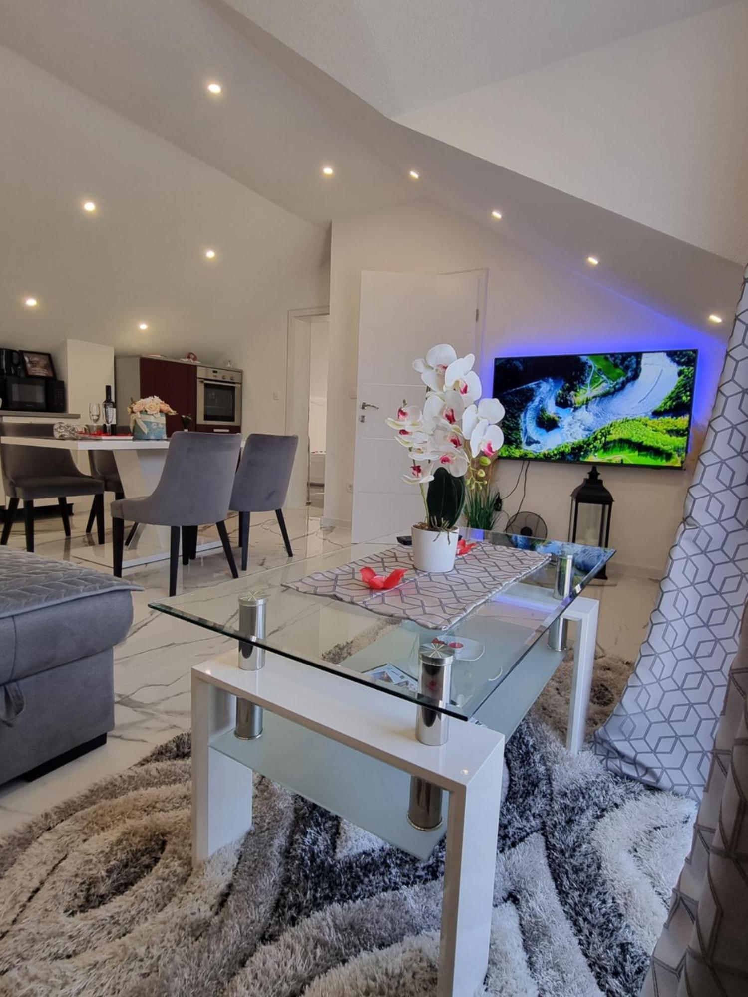 Luxury Apartment Megy Otočac Esterno foto