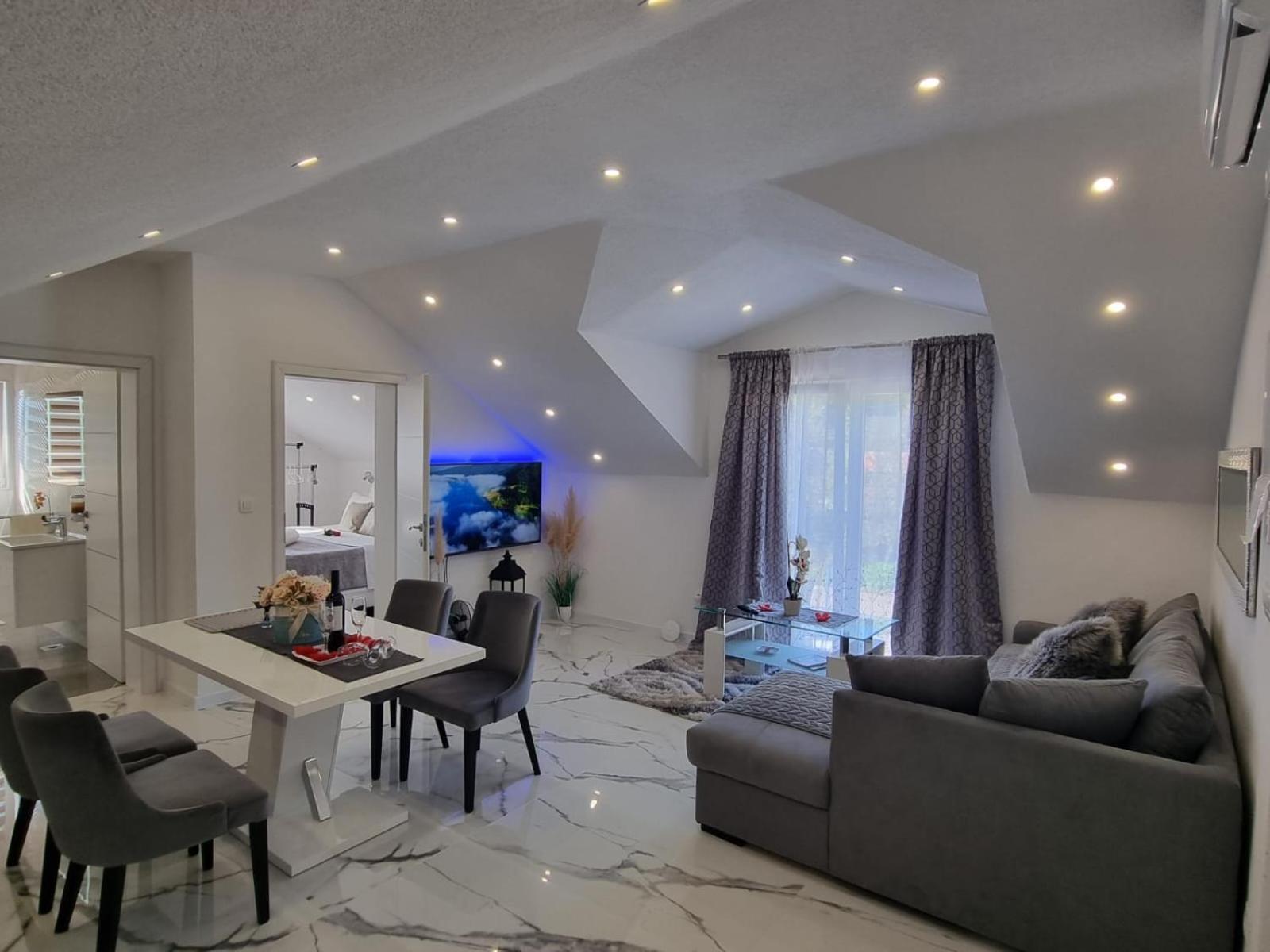 Luxury Apartment Megy Otočac Esterno foto