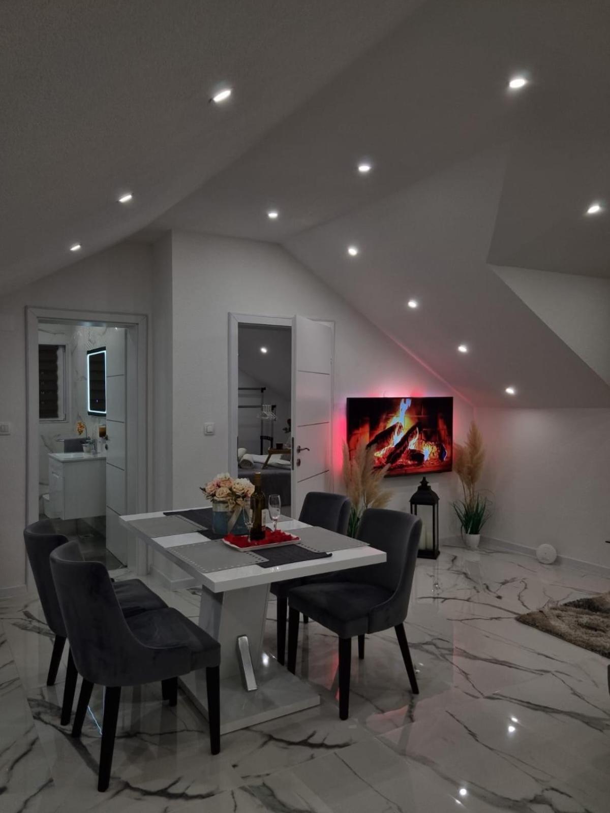 Luxury Apartment Megy Otočac Esterno foto