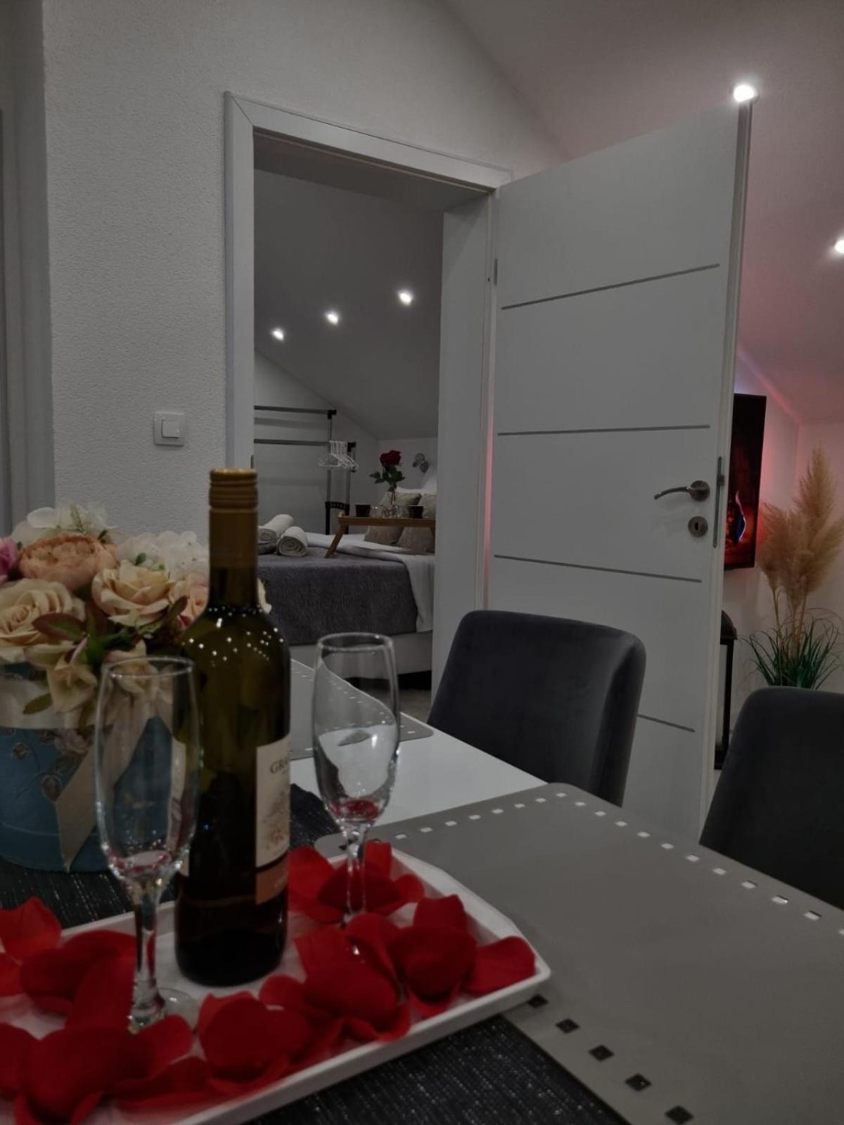 Luxury Apartment Megy Otočac Esterno foto