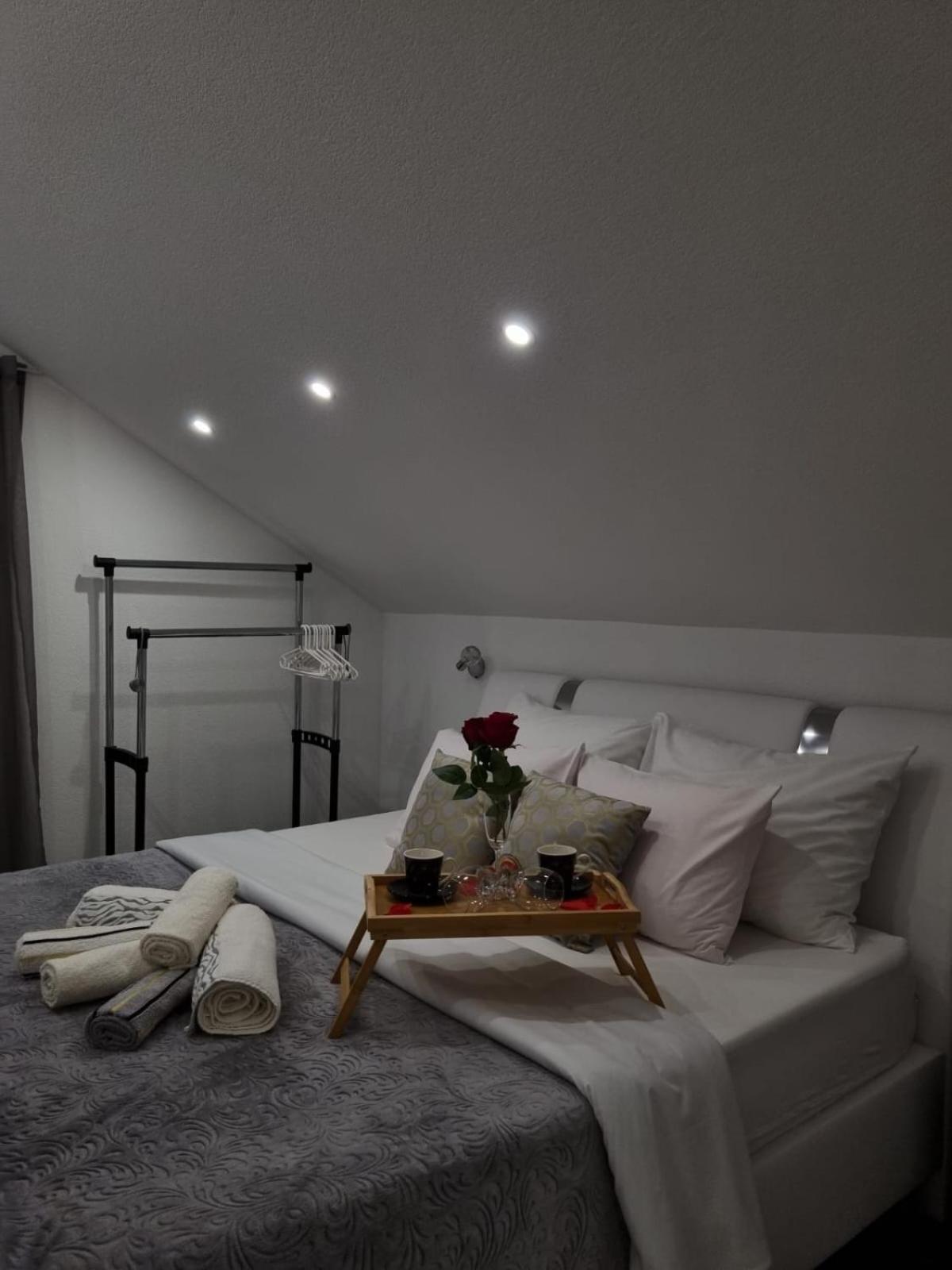 Luxury Apartment Megy Otočac Esterno foto