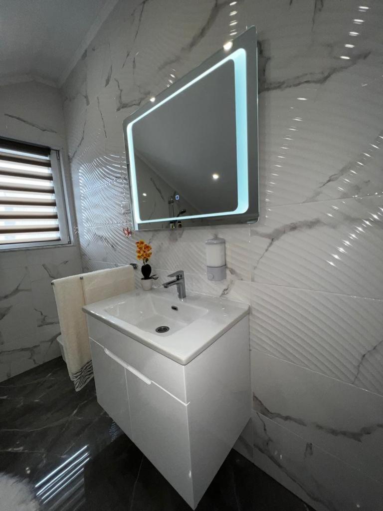 Luxury Apartment Megy Otočac Esterno foto