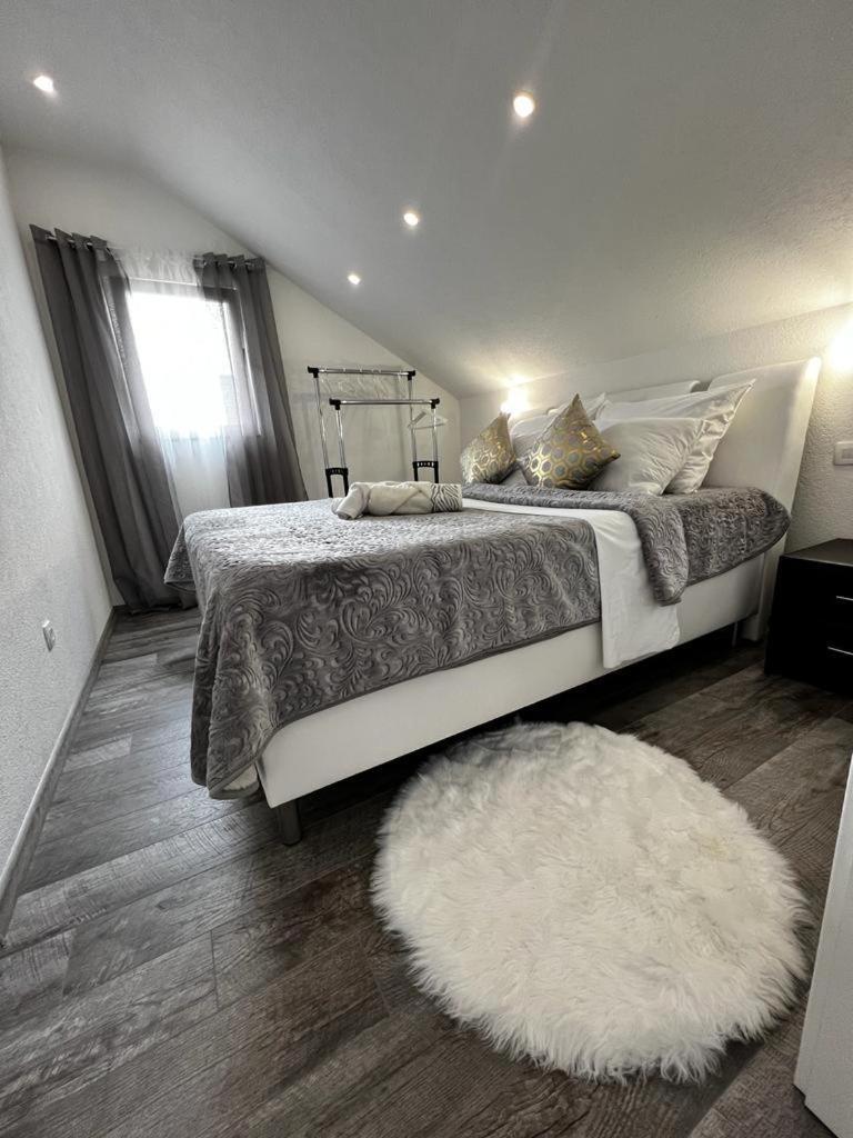 Luxury Apartment Megy Otočac Esterno foto