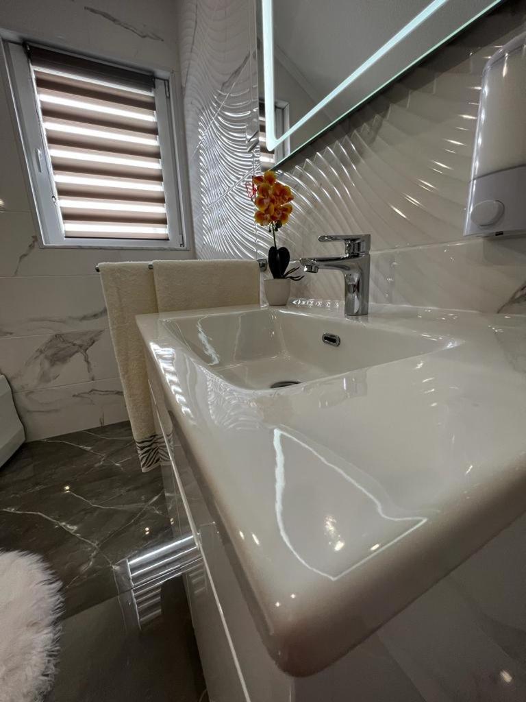 Luxury Apartment Megy Otočac Esterno foto