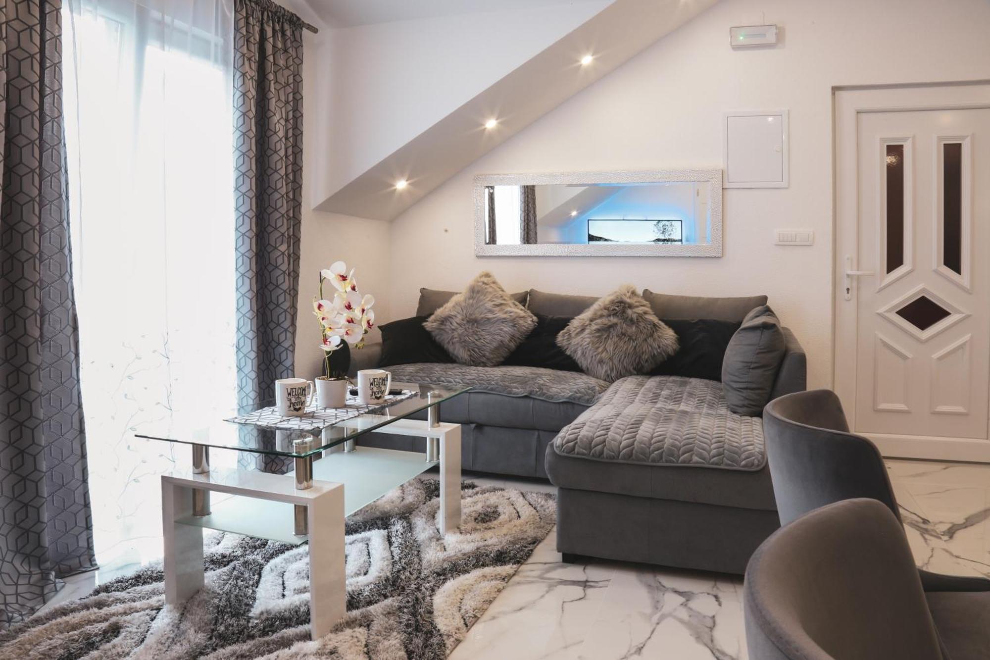 Luxury Apartment Megy Otočac Esterno foto
