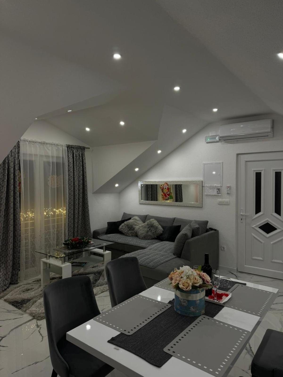Luxury Apartment Megy Otočac Esterno foto